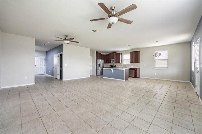 Building Photo - 369 Twisted Oaks Ln