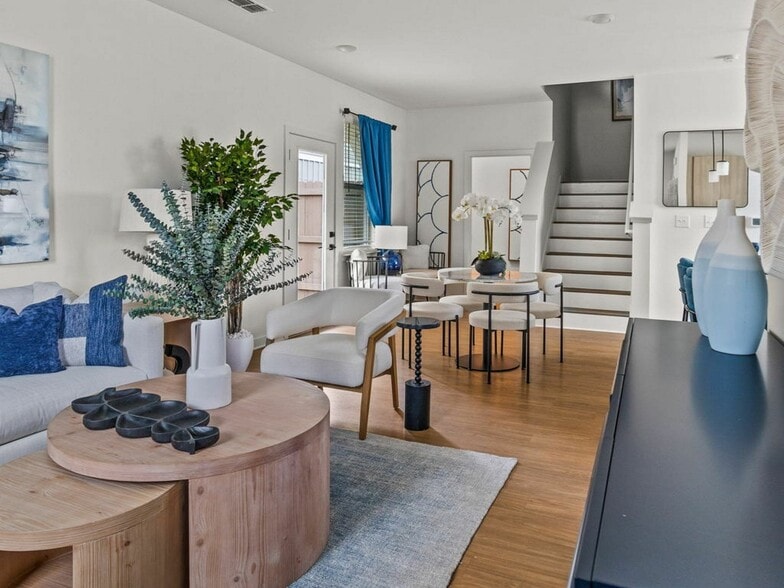 Primary Photo - LEO at Cypress Creek