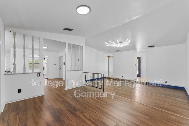 Building Photo - 2526 Town Briar St