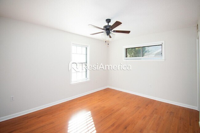 Building Photo - Newly Renovated 3/2 In Bartlett