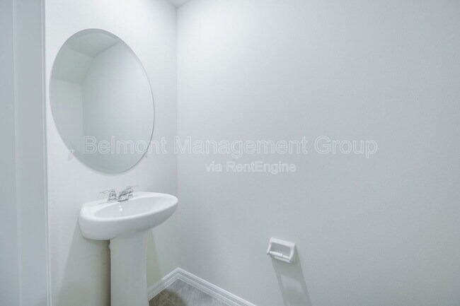 Building Photo - 8250 SW 67th Ave