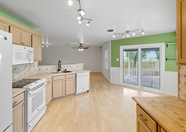 Building Photo - Incredible value with a **washer, dryer, refrigerator, shed, and a covered backyard with a dog run!