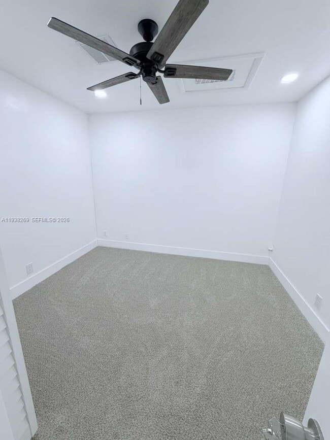 Building Photo - 134 SW 14th Ave