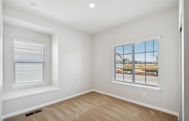 Building Photo - 828 Hearthstone Ave