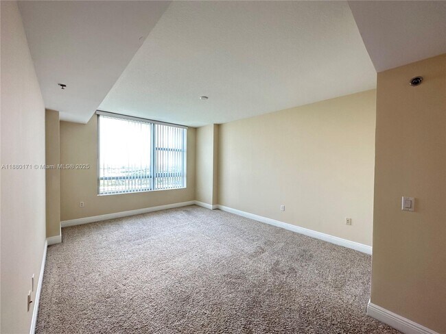 Building Photo - 2681 N Flamingo Rd