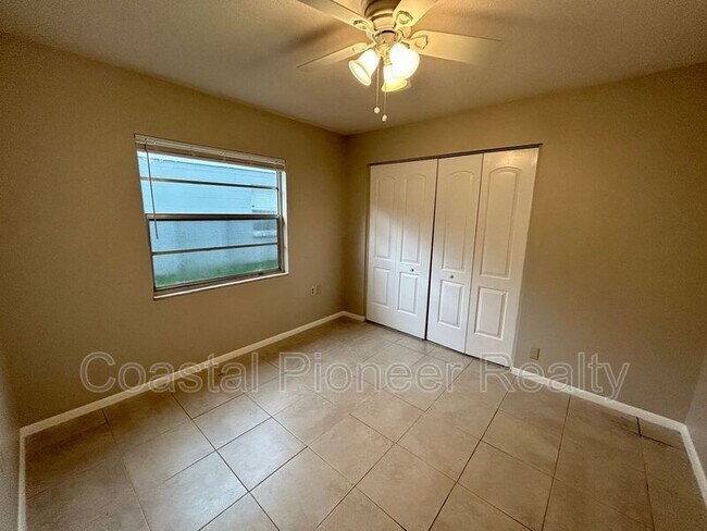 Building Photo - 1042 Axlewood Cir