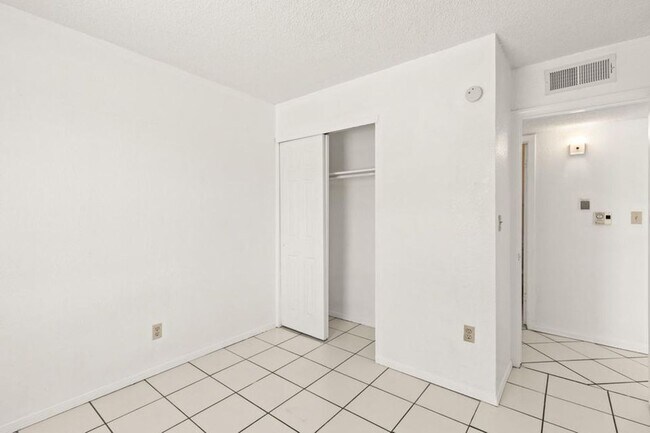 Building Photo - 11701 Henry Phipps Dr