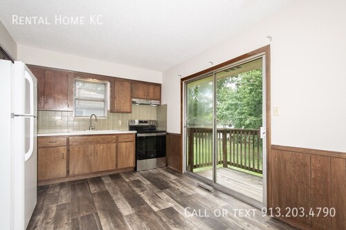 Building Photo - 1940 E Lindenwood Cir