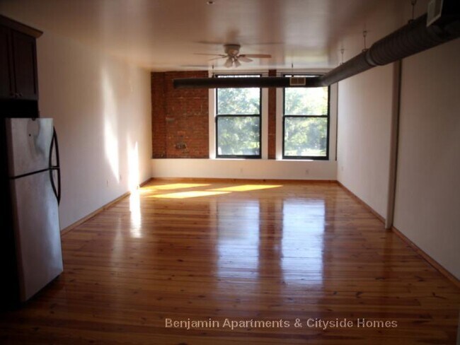 Building Photo - 600 Columbia Rd