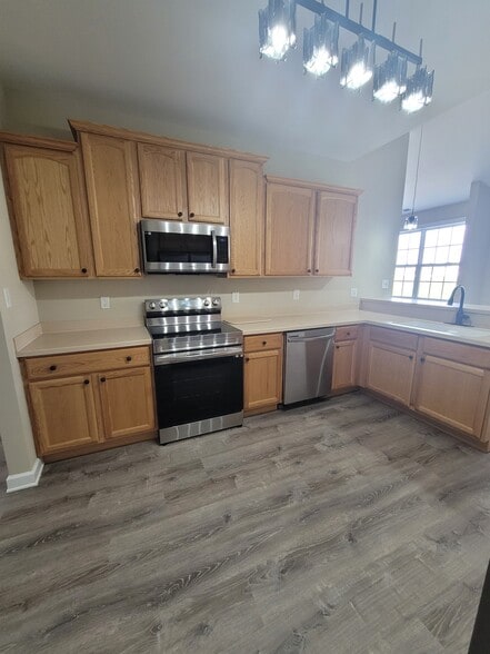 Building Photo - 32818 Almwick Ln