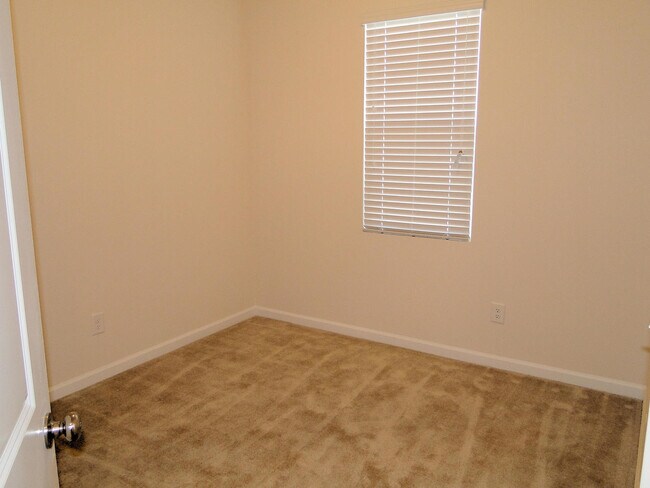 Building Photo - 8814 Commons Townes Dr