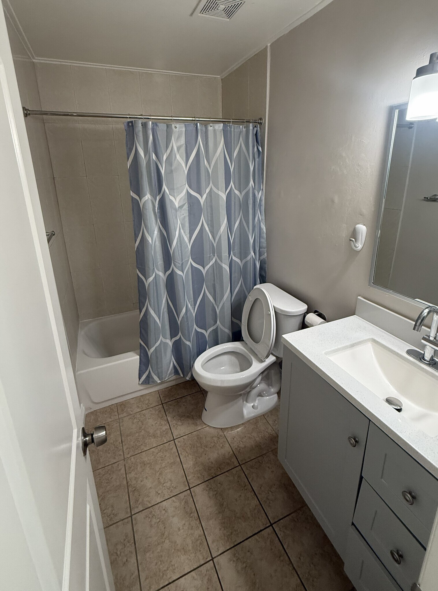 Building Photo - 503 W Linda Vista Ave