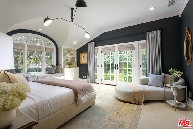 Building Photo - 2760 Sycamore Canyon Rd