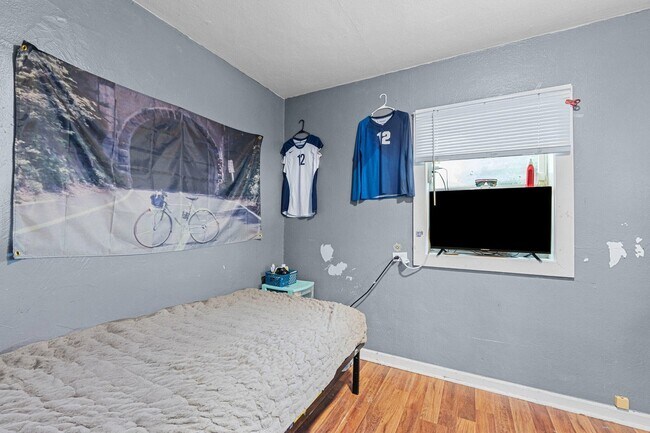 Building Photo - 206 W Jenkins Ave