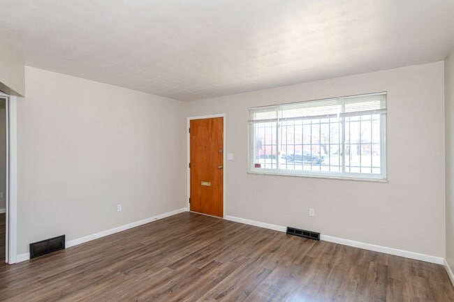 Building Photo - Adorable 2-bedroom 2-bathroom home