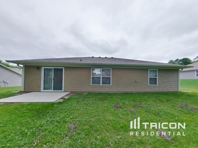 Building Photo - 972 Martin Dr