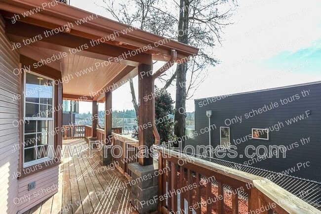 Building Photo - 3232 N Michigan Ave