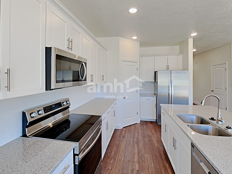 Building Photo - 321 North St