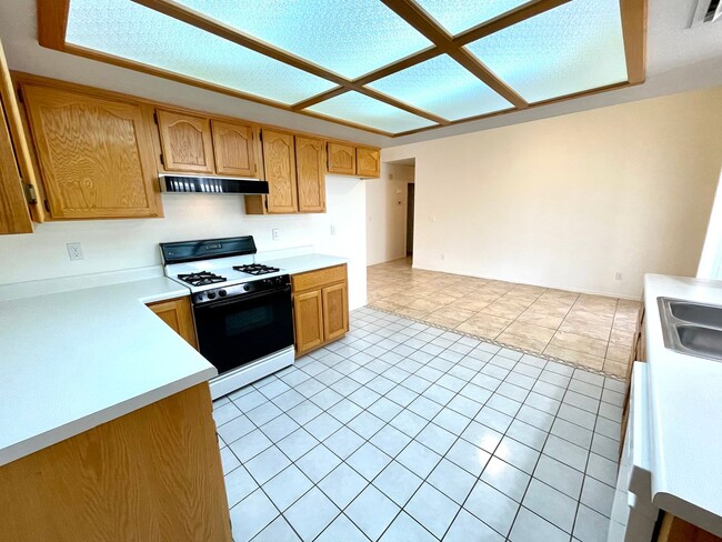 Building Photo - 2021 Chambers Ave