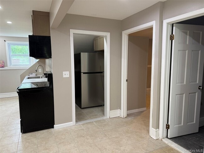 Building Photo - 377 NY-284