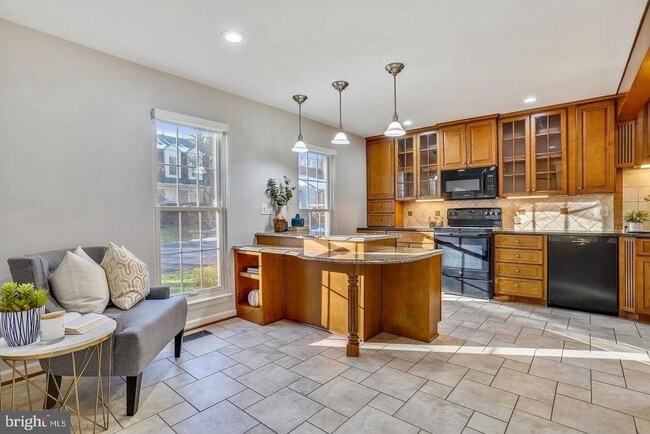 Building Photo - 9929 Hemlock Woods Ln