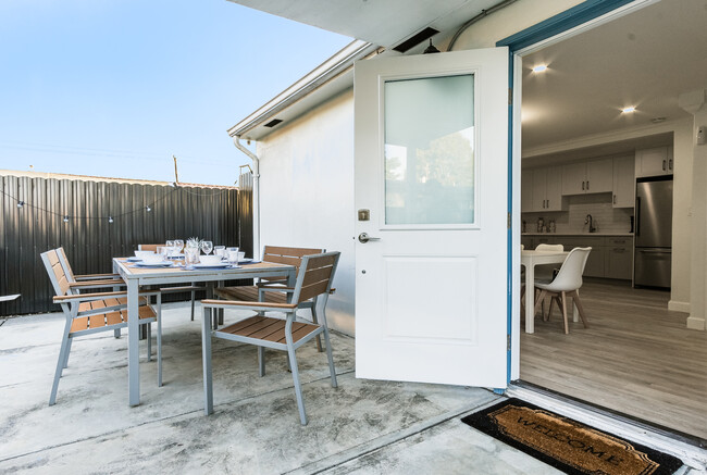 Outdoor Dinning Space - 2162 NW 18th Ter