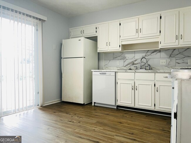 Building Photo - 104 Peachtree Ct