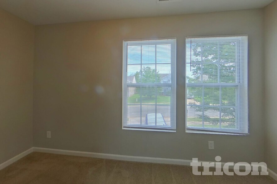 Building Photo - 3349 Table Rock Dr