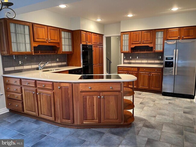 Building Photo - 6830 Pacific Ln