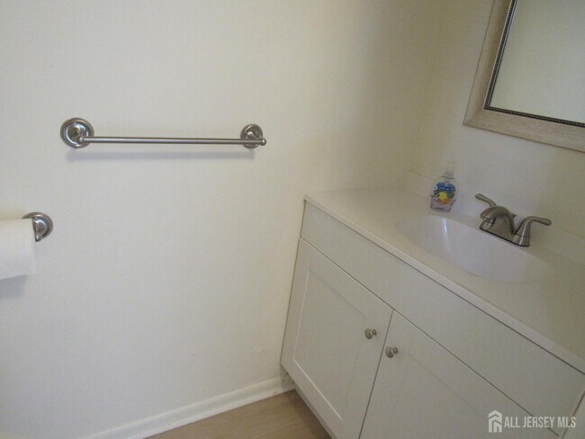 Building Photo - 32 Lafayette Ct