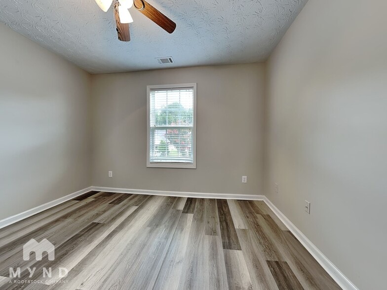Building Photo - 280 Shadowbrooke Dr