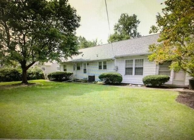 Building Photo - 1706 Ravinia Rd