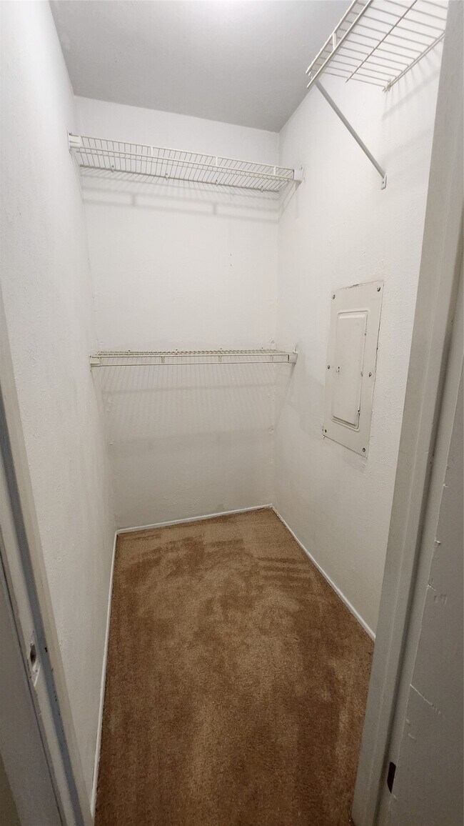 Building Photo - 7314 El Cresta Dr