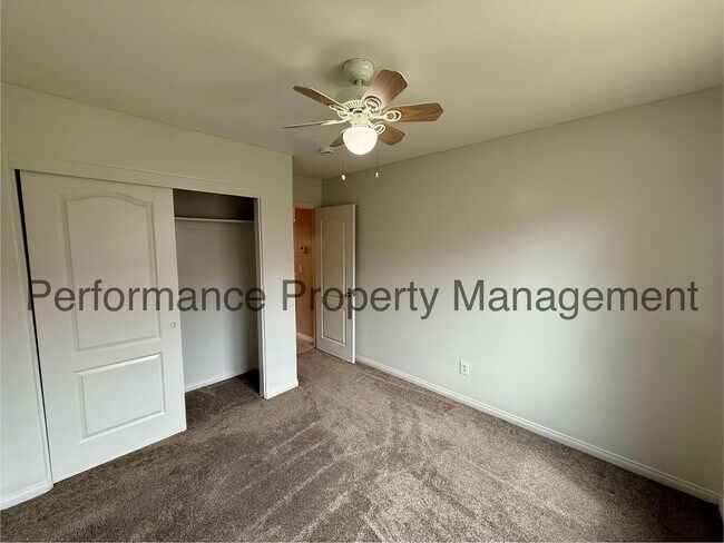 Building Photo - Cute 3 Bed/2 Bath SW Bakersfield Home w/ RBP & $0 Deposit Option