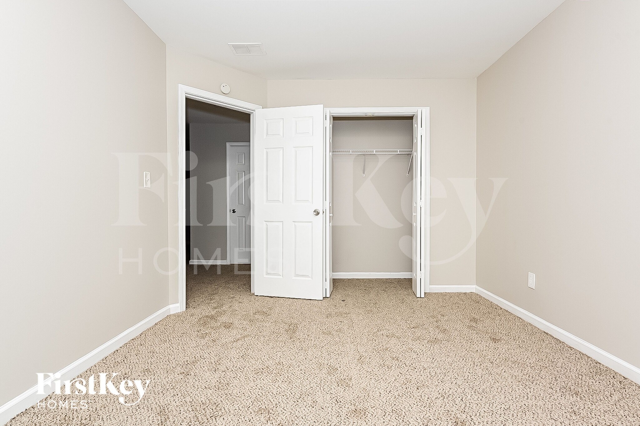 Building Photo - 3383 Estes Dr