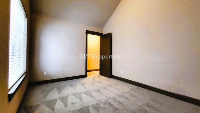 Building Photo - The Perfect 3 BD | 2.5 BA Home in Oregon C...