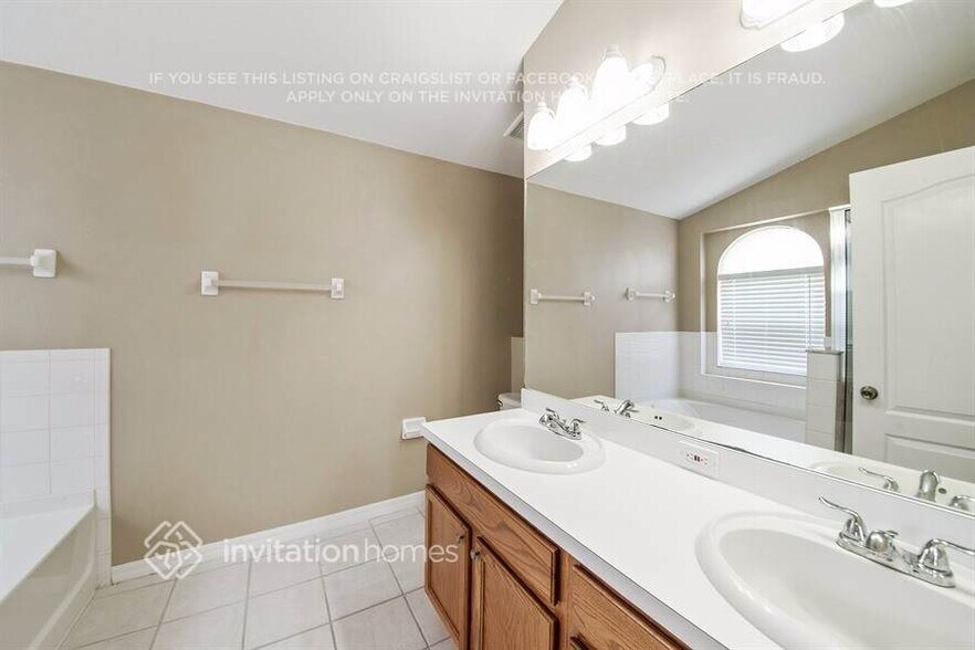 Building Photo - 13041 Bridleford Dr