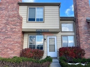 Building Photo - 805 Summer Dr