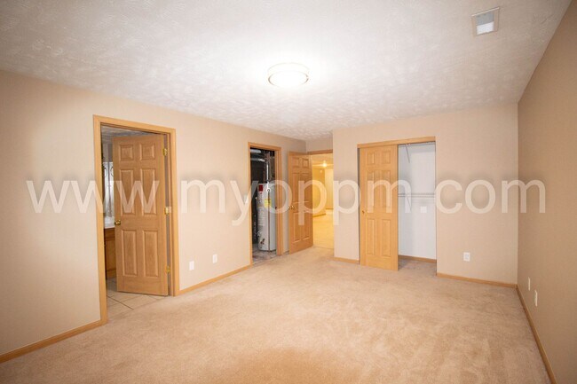 Building Photo - spacious 4-bedroom, 3-bathroom