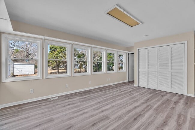 Building Photo - 306 Glancy St