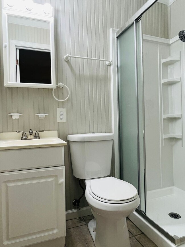 Building Photo - Cute cottage! 3 bed, 2 full bath, large bo...
