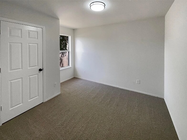 Building Photo - 1610 Cottonwood Ct