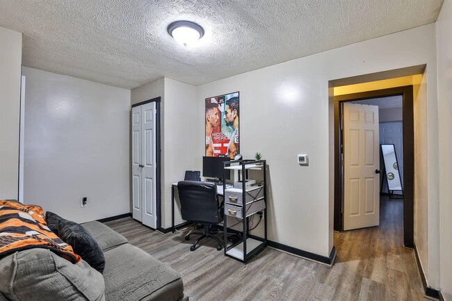 Building Photo - 142 4th Ave