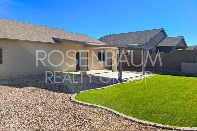 Building Photo - Beautiful 3-bedrooms, 2-baths home nestled...