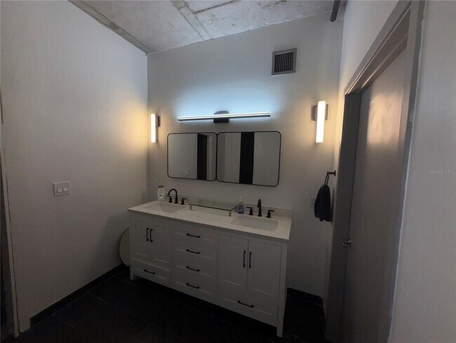 Building Photo - 10 N Summerlin Ave