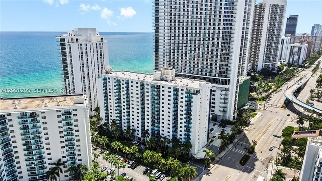 Building Photo - 4001 S Ocean Dr