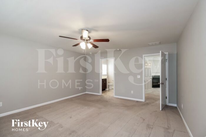 Building Photo - 2194 Longburn Dr