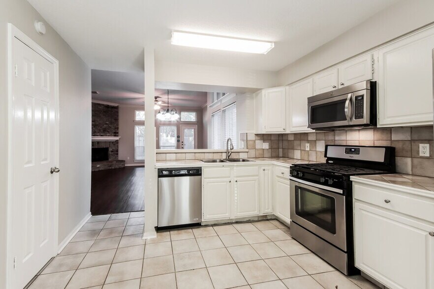 Building Photo - 5014 Otter Peak Dr