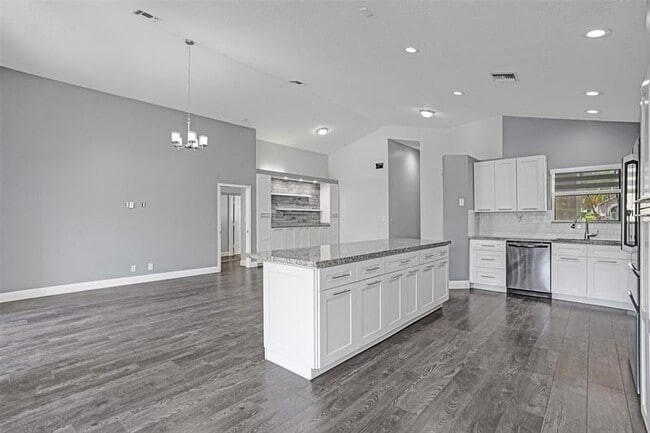 Building Photo - 5056 NW 95th Dr