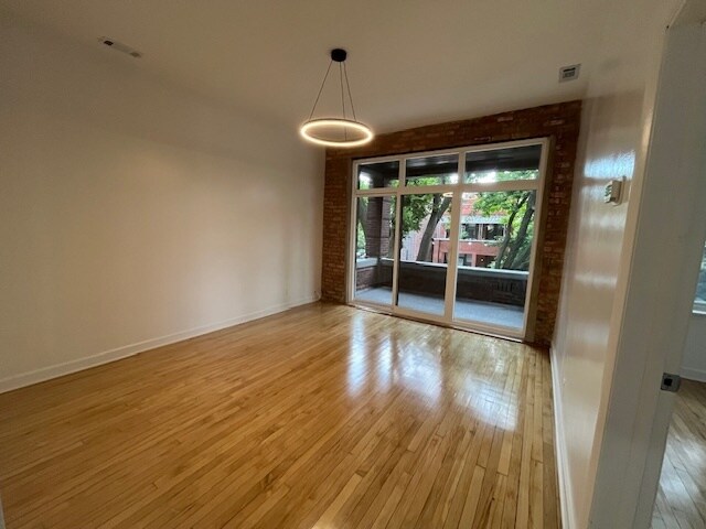 Building Photo - 820 N Leavitt St
